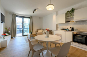 Tiber Terrace Retreat - 9 min from Airport - Wi-Fi & Netflix Fiumicino